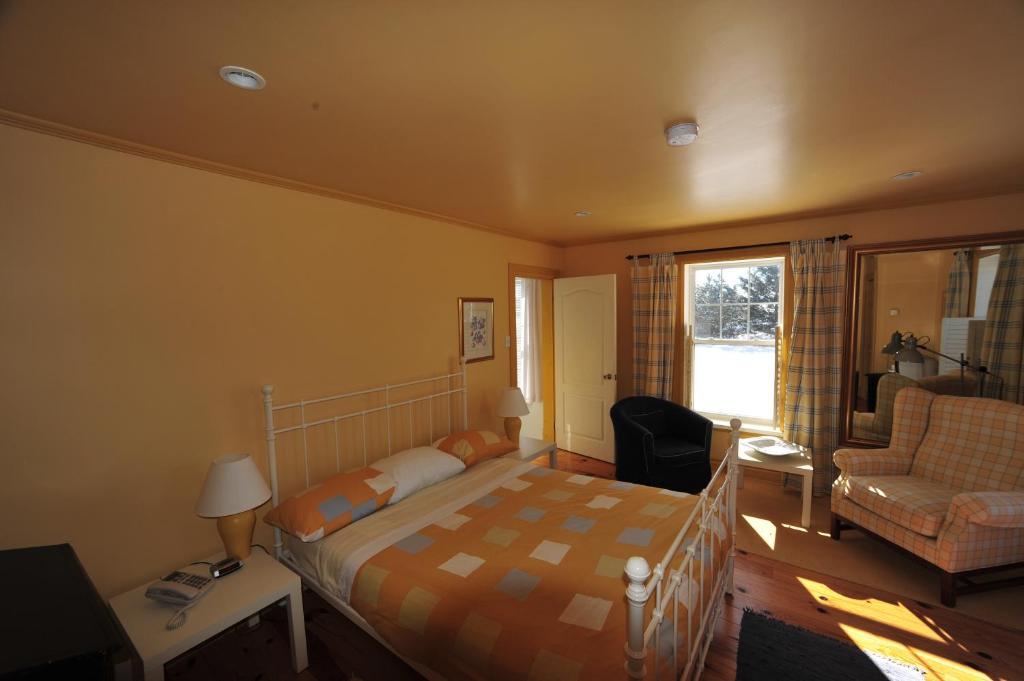 Little Shemogue Inn Room photo