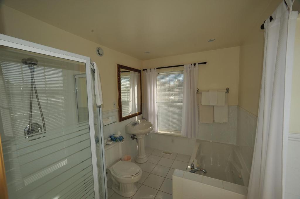 Little Shemogue Inn Room photo